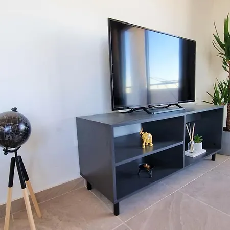 With 360° Balcony And Direct Sea And Harbour View! Apartamento