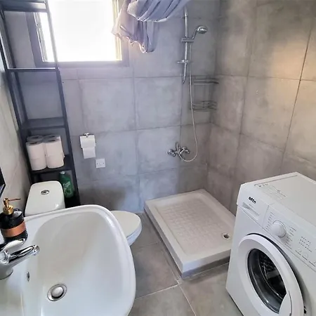 With 360° Balcony And Direct Sea And Harbour View! Apartamento Larnaca