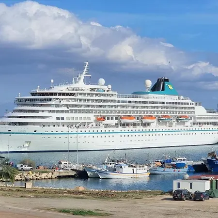 With 360° Balcony And Direct Sea And Harbour View! Apartament Larnaca