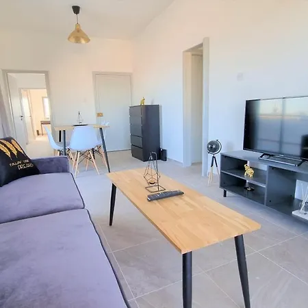 With 360° Balcony And Direct Sea And Harbour View! Appartamento